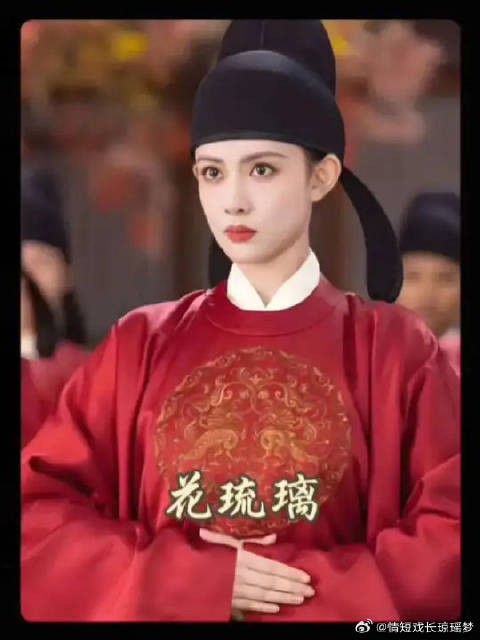 女孩明明是武林高手，却整日假装成一个病美人