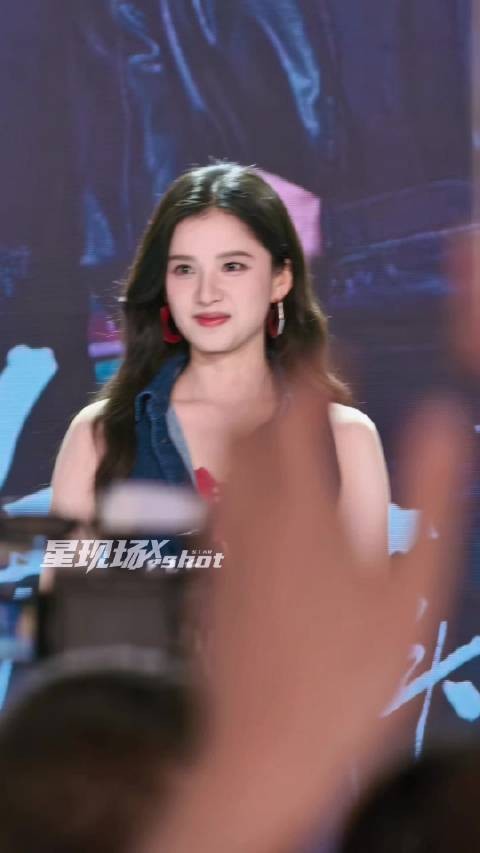 张婧仪宋威龙 沉浸式感受浓颜的冲击力
