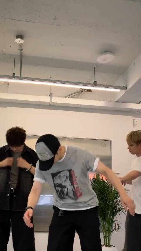 小宋ig更新相关:가법게 DC:tanarka_phint jaehan__khwi_chan.e rea1gxym
