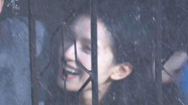 张婧仪《野狗骨头》首播数据出彩，现偶女主热度口碑双收