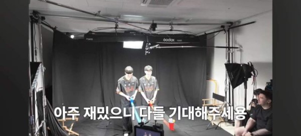 志宣欧尼vlog拍到的zeka和zeus玩游戏小花絮 好可爱的两个人,期待小游戏正片