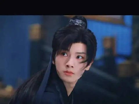 云寒最后为保护太子重伤,死在了最爱之人的怀里