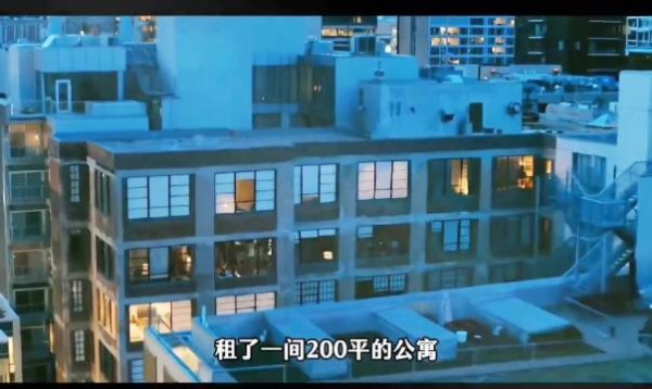 直接抛出全片最大反转——偷窥者终成被窥者