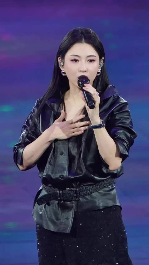 张柏芝近期商演状态,她对自己美丽的脸蛋做了什么