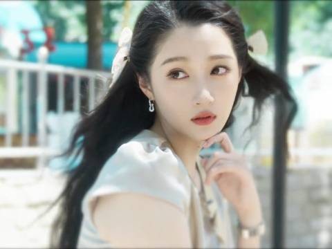 关晓彤人美事业心还强,喜欢姐真的稳稳的幸福呀