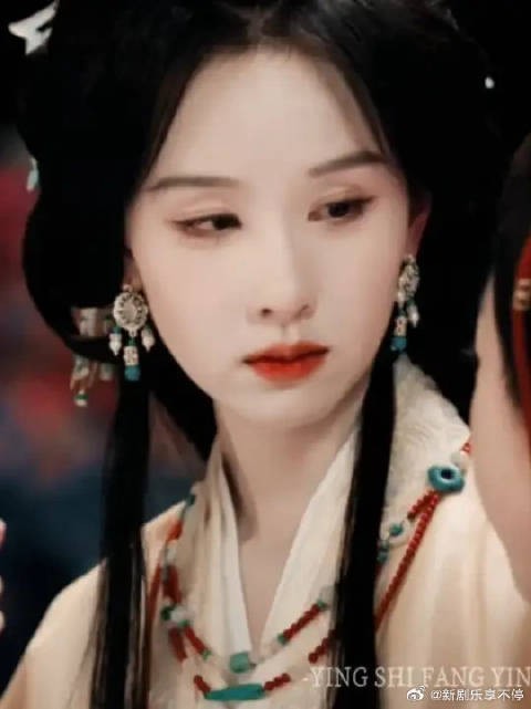 没有血缘的姐弟俩，依旧可以做彼此的靠山
