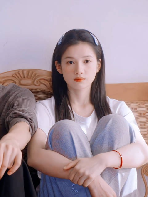 好喜欢苗靖这套造型哦 这两个发夹特别邻家少女
