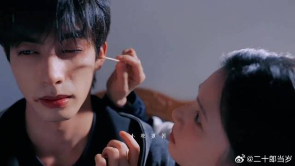 陈异为了给苗靖挣学费,受了一身伤