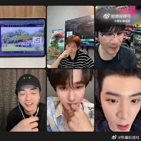 这么热的天还紧贴腋下,小张完全不在乎偶像面子,真实又呆萌