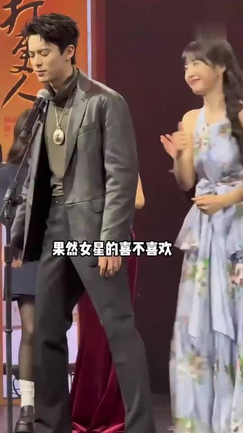 田曦薇活动表现引关注，与张凌赫生疏对曾舜晞亲近