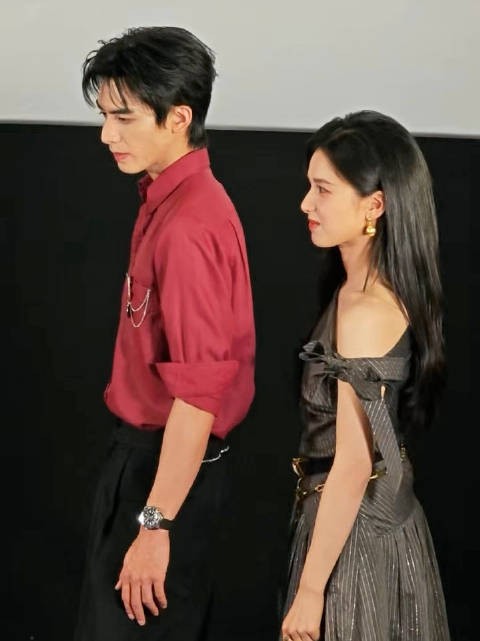宋威龙张婧仪同框侧颜引赞叹,骨相相似度获家人认可