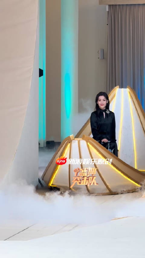 陈丽君一身黑色旗袍亮相红毯，这个造型太温柔啦