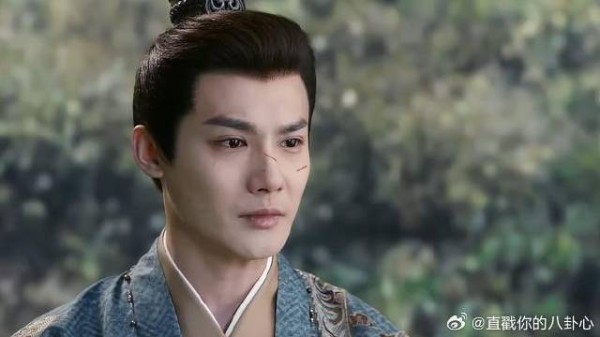 杨静澜与季英英相互拿出信物表明心意