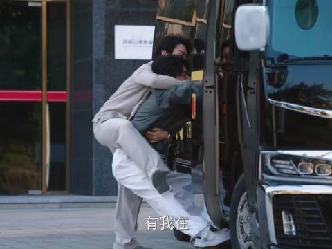 不愧是喜剧人本色出演,笑到打鸣!