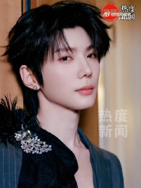 郝熠然东方魅力闪耀巴黎
