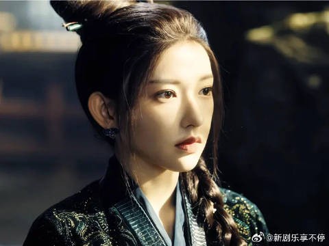 “好绝的光影 好牛的骨相”
