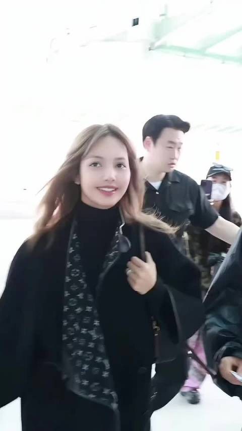 Lisa与LV三公子半年前分手，各自已有新欢
