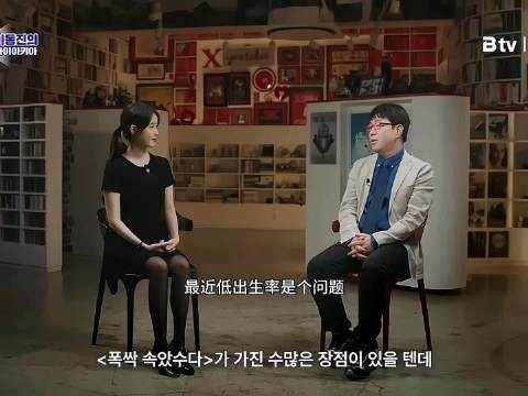 李钟硕多次向IU求婚、IU是不婚主义啊