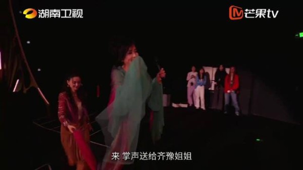 齐豫向港台学生介绍歌手