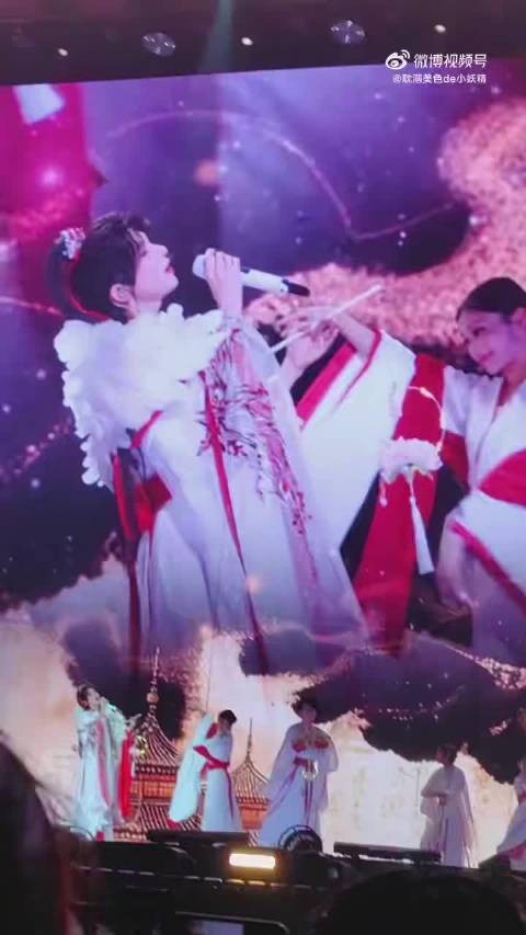 刘宇南京演唱会首唱青玉恋仙鹤华服惊艳