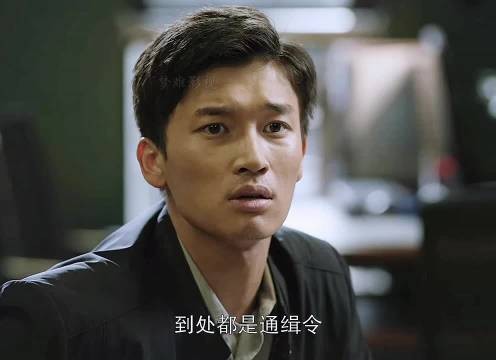凶手藏身父亲墓地,老刑警识破灯下黑战术