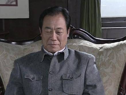 《潜伏》经典台词：他是你的顶头上司，稍有不慎便陷入被动局面