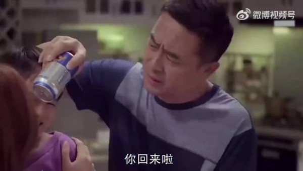 前妻晚上去前夫家，没想到看到年轻姑娘问是谁，前夫：我媳妇！