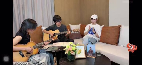 李宇春直播与粉丝互动,天气不佳改用线上相聚