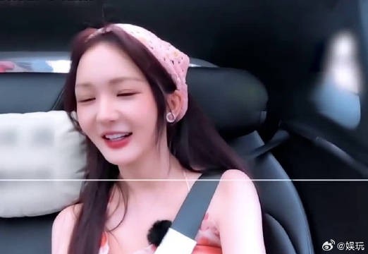这期真的笑不活了，靳梦佳想靠王俊凯新歌拉好感，结果当场忘词太尴尬了