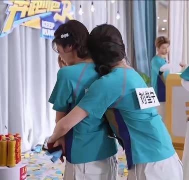 真的超喜欢女孩子们充满善意的抱抱,好美好啊