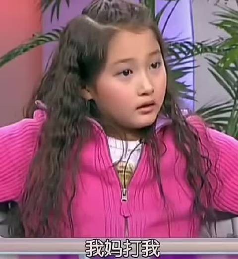 关晓彤小时候声音很正常啊,大了怎么变得有点烟嗓子了