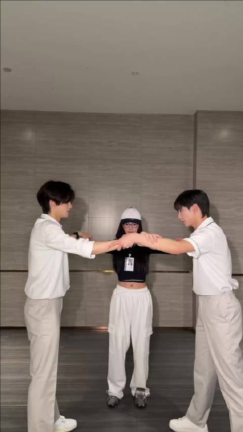 360度展示中! 260711 灿如繁星抖提及剧宣视频_1080p