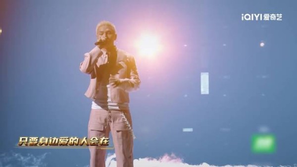 盛宇加木手掌舞台惊艳声线适配温情满溢