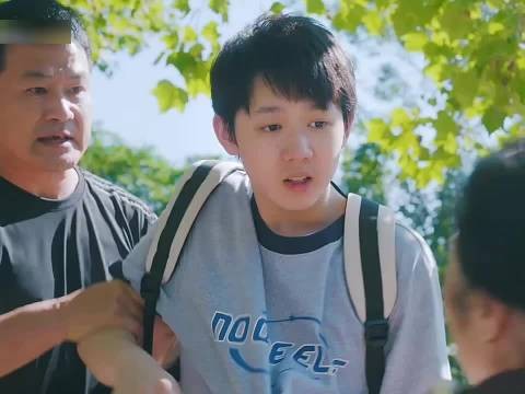 少年好心扶摔倒老奶奶，反被讹， 这属于敲诈勒索，难道碰瓷没有代价吗？