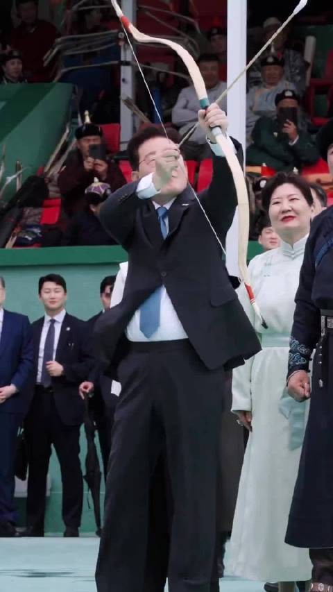 李在明体验蒙古文化中