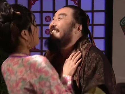 童年翻阅《水浒传》，最令人费解的莫过于扈三娘——满门遭屠，她却未见怒意…