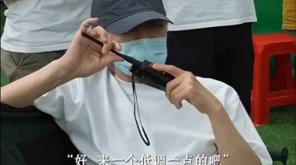 更让人意外的是,张艺兴这次的表现,竟然收获了“有周星驰之风”的评价…