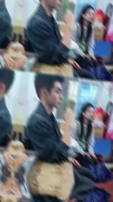 宋威龙携高颜值姐姐团亮相,早年弃学闯荡演艺圈