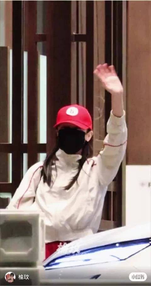 迪丽热巴穿电影同款到杭州 很爱自己的角色