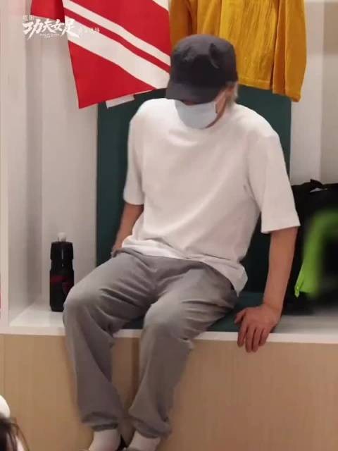 我们都已不再年轻,星爷也一样,岁月对每一个人都是平等的