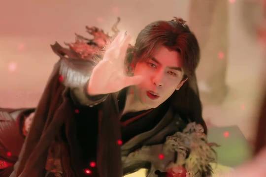 即使他已入魔最终的执念还是黎非,至始至终都是守护着她!