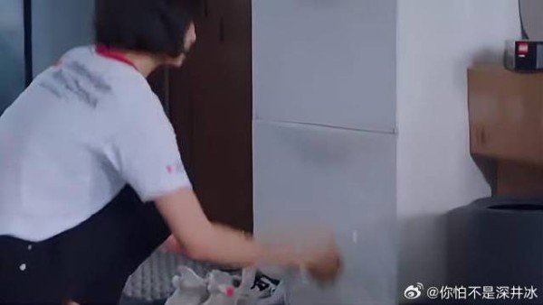 元宋月薪三千，却穿上万运动鞋，贺繁星发现他身世不简单