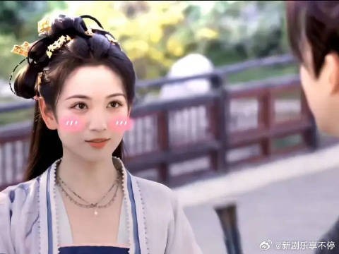 恋爱脑的妹和生无可恋的哥