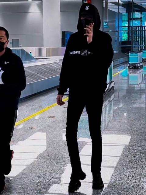刘宇宁完成看身材挑战,大长腿曼妙身材吸睛