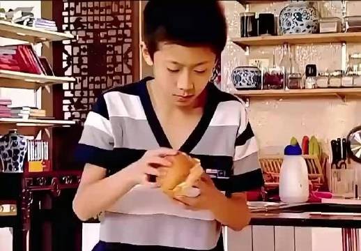 现在再看家有儿女 心中只有“你的童年我的童年好像不一样”