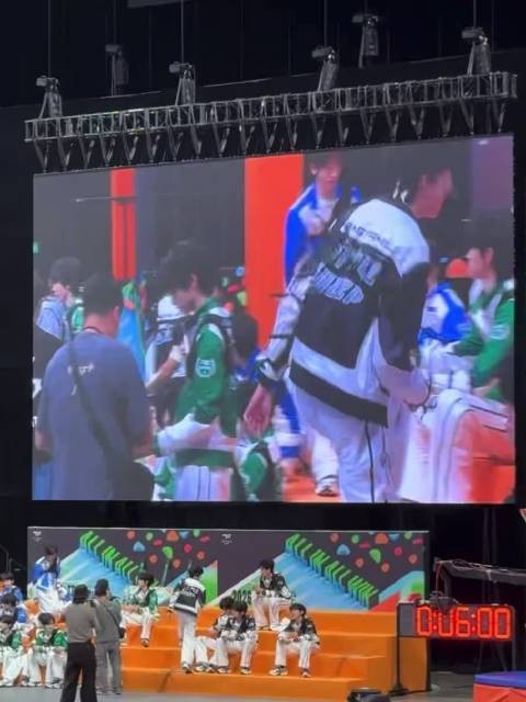 镜头给到穆祉丞立马就全场尖叫了