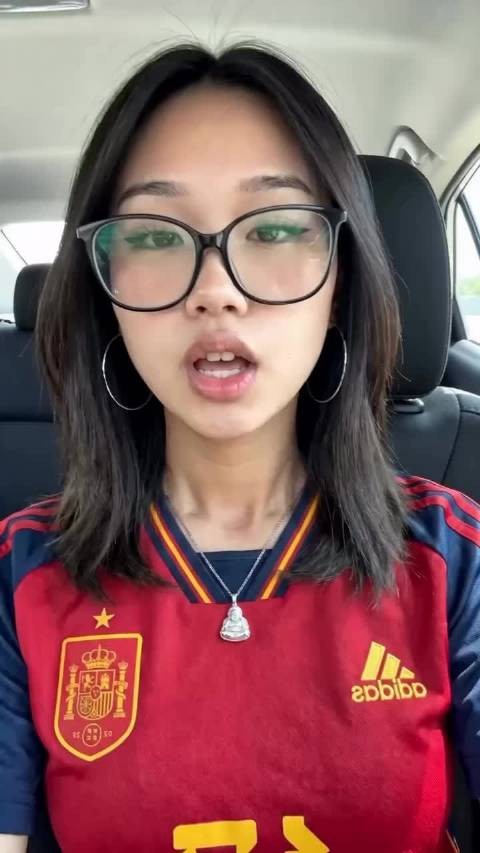 西班牙胜法国后，Ins博主需为网友买万元电脑