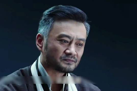 被关押的地下党只是看了一眼饭菜,就知道组织有重要事情要联系他