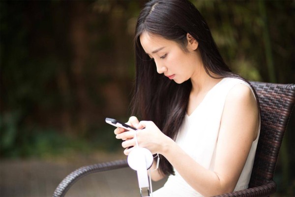 已婚女人给你这些默许，就是动了真情，你得主动避嫌