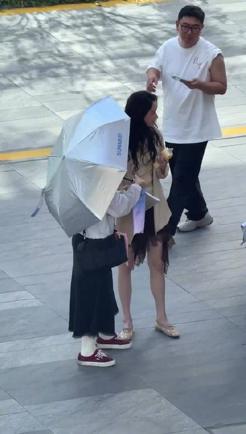 关晓彤好瘦呀！